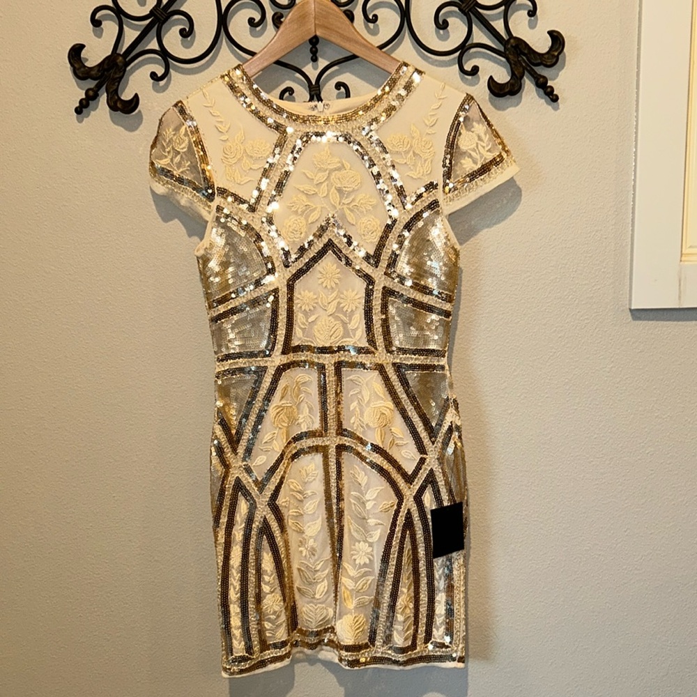 LULU'S "SPREAD YOUR SUNSHINE" GOLD SEQUIN EMBROIDERED BODYCON DRESS SIZE MED NWT - Picture 2 of 9